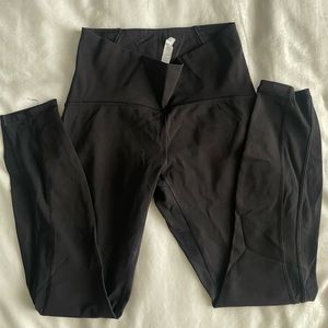 Lululemon leggings with leg design size 6 (S)